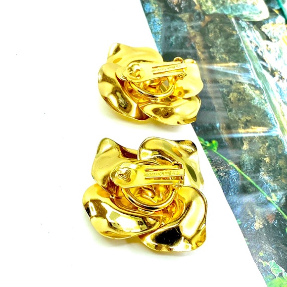 Christian Dior Oversized Gold-t Rose Clip Earrings - Picture 5 of 6